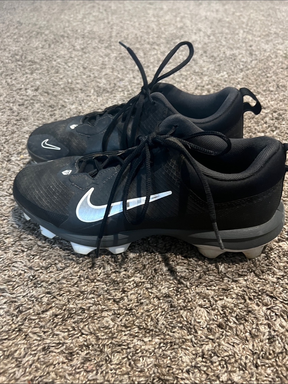Nike Men’s Baseball Cleats -White Swoosh